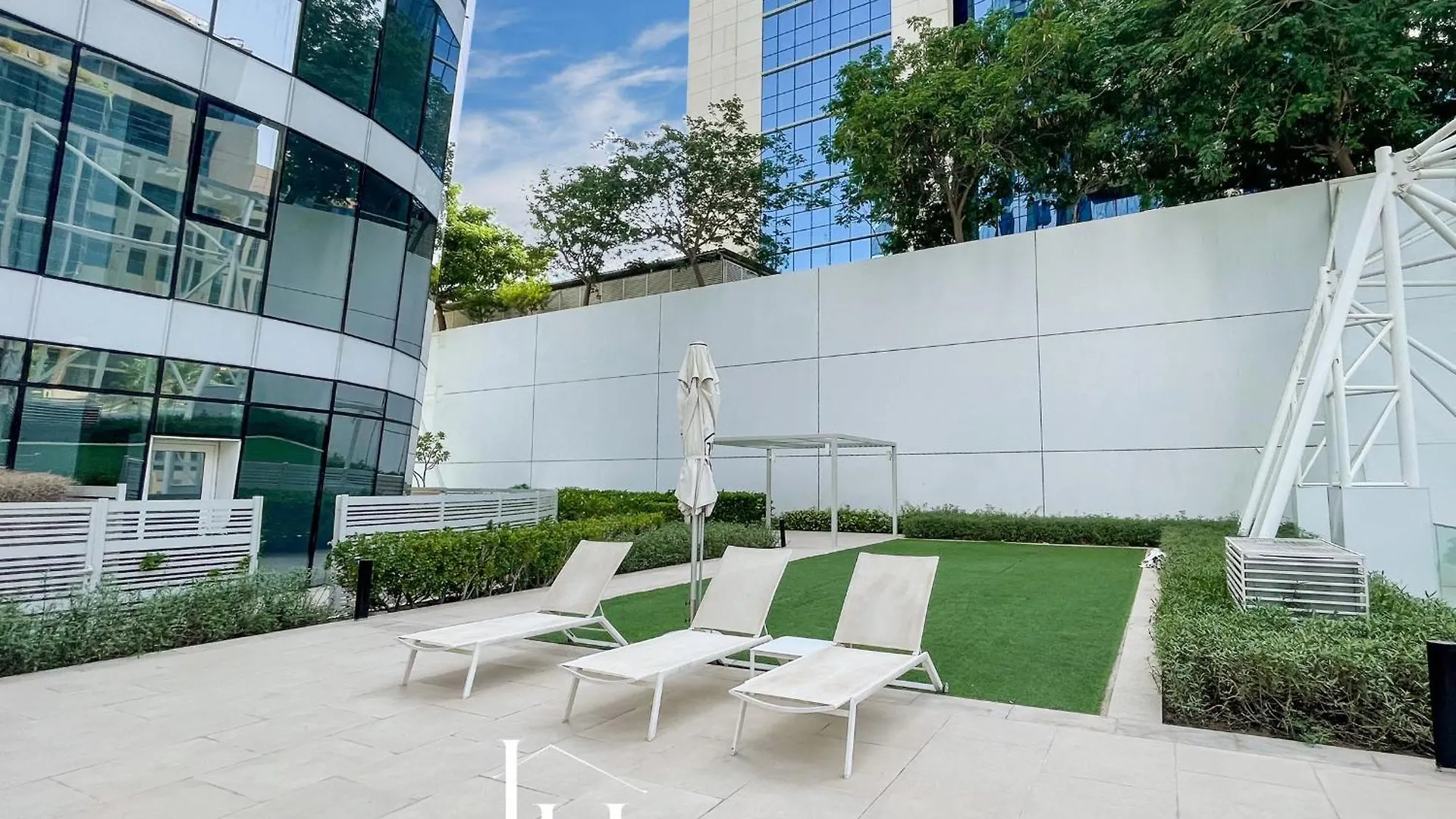 Lux The Pad Executive Suite Canal View 5 Dubai